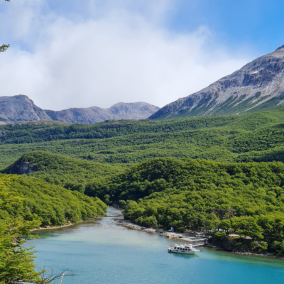 laguna-del-desierto-argentina View of laguna del desierto