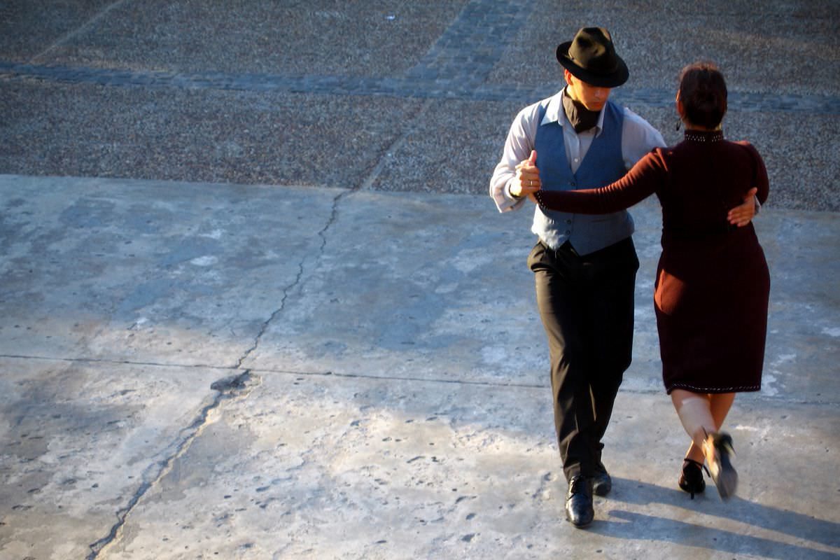 tango dancers in Buenos Aires