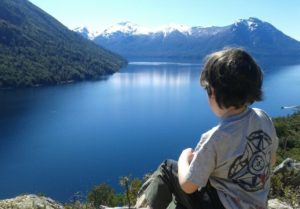 bariloche-family-trip- kid looking at lake in bariloche