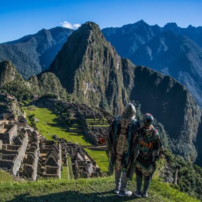 Couple looking at machu picchu 