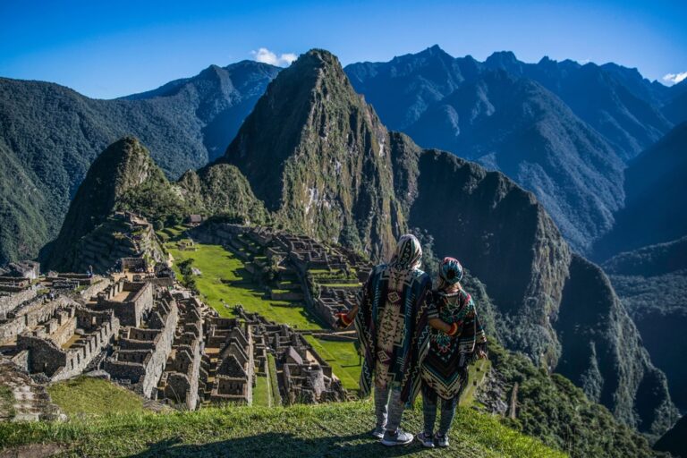 Couple looking at machu picchu 