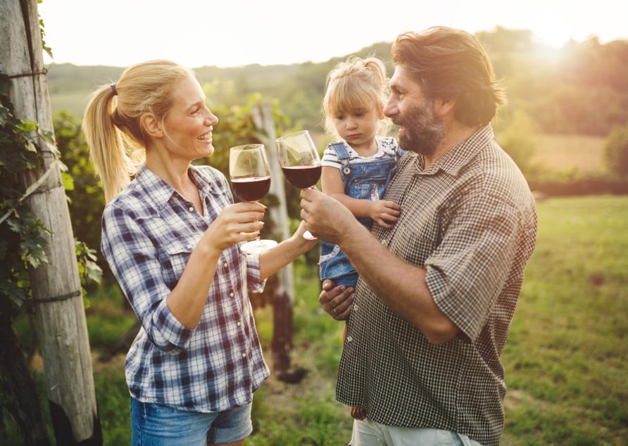 mendoza-family-trip (8) A couple and a toddler enjoying Mendoza vineyards.