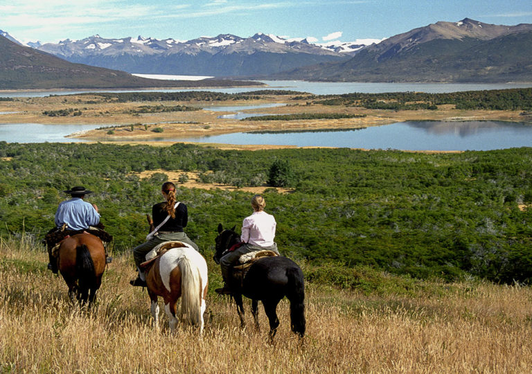 Thre persons horseriding in nibepo aike