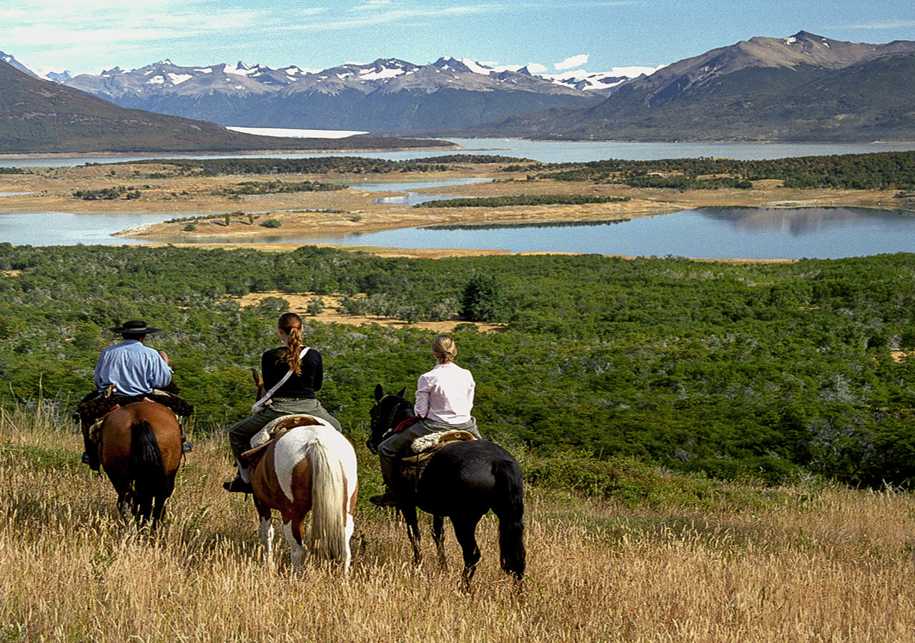 Thre persons horseriding in nibepo aike