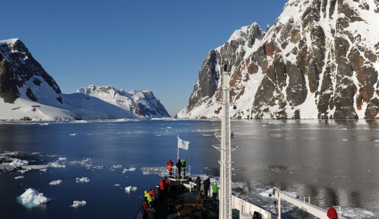 navigation-through-antarctic