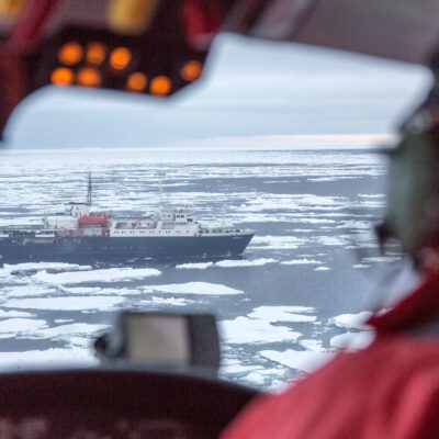 overflying-antarctica-cruise-in-an-helicopter overflying-antarctica-cruise-in-an-helicopter
