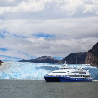 Catamarán Laguna San Rafael Catamaran Laguna San Rafael chile