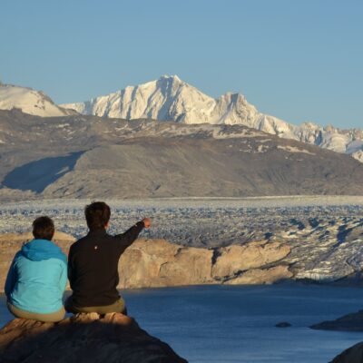 Couple admiring the Upsala Glacier fron a viewpoint
