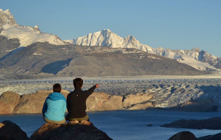 Couple admiring the Upsala Glacier fron a viewpoint