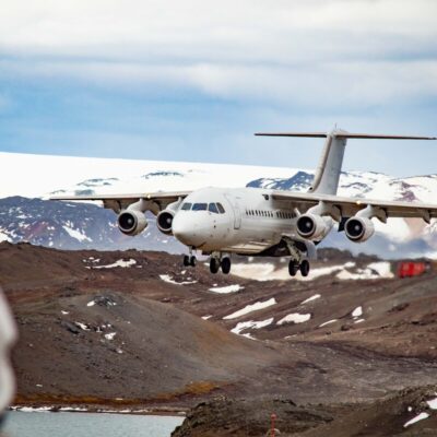 Aircarft landing in antarctica