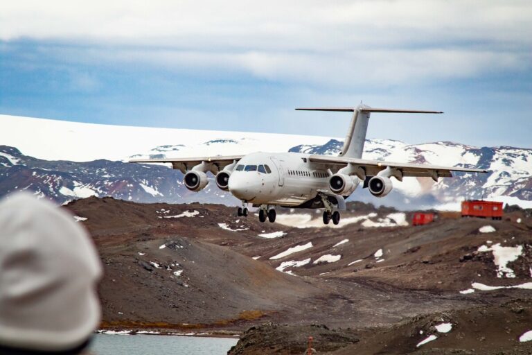 Aircarft landing in antarctica