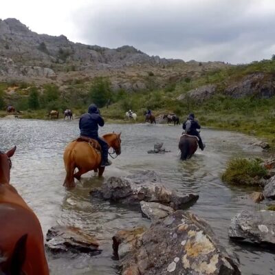 horse-riding-prisitne-camps-calafate horse-riding-prisitne-camps-calafate