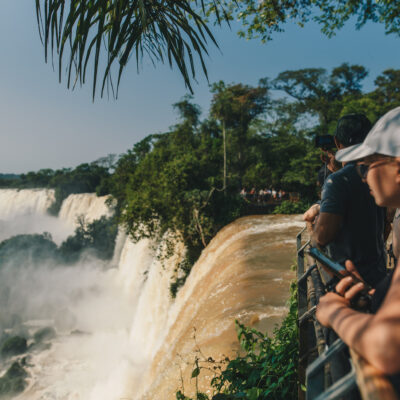 iguazu-falls-prisitne-camps Girl looking at iguazu falls