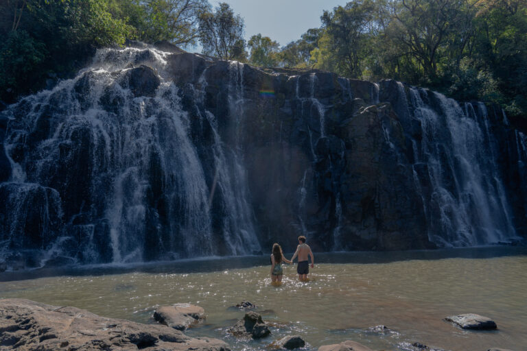 pristine-camps-saltojasy-iguazu Couple in salto jasy in iguazu
