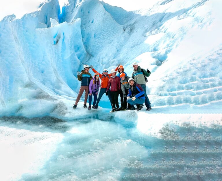 family-trip-peritomoreno-glacier-